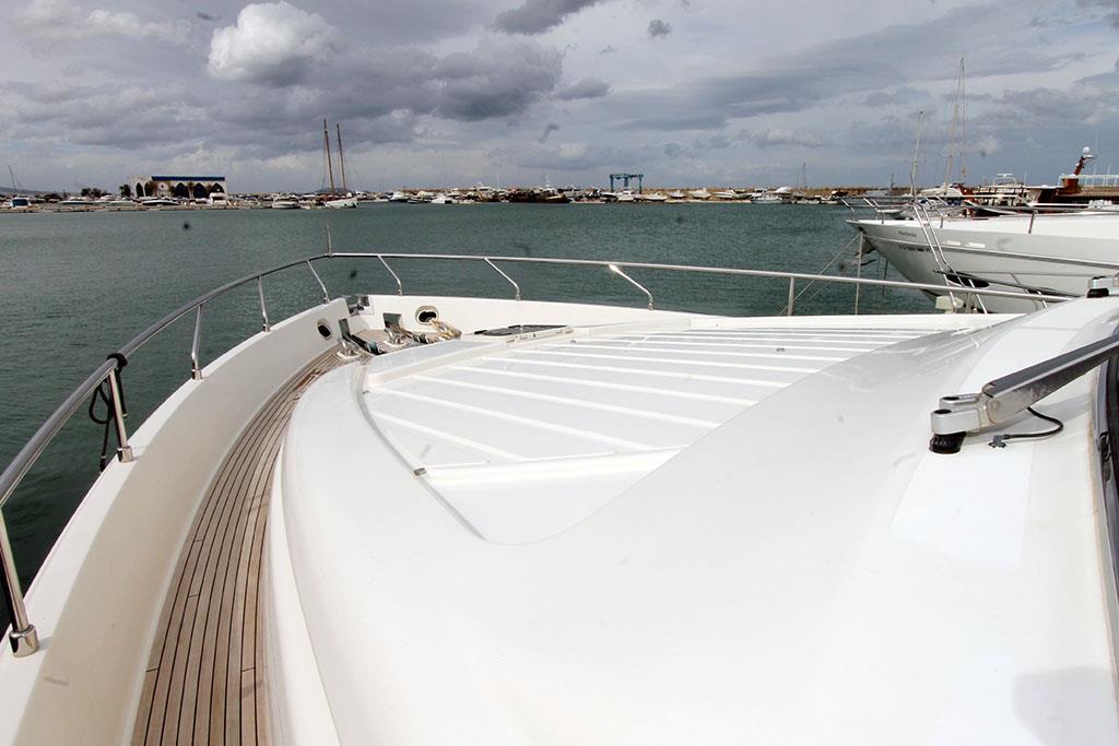 2005 FERRETTI YACHTS 731 
